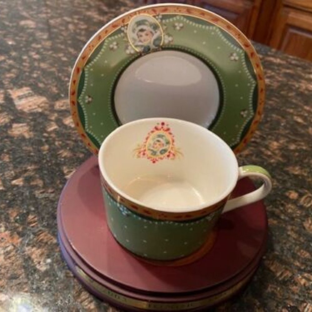 Vintage * AVON Honor Society CUP SAUCER + WOOD STAND * 2003 * GREEN Snow Girls
